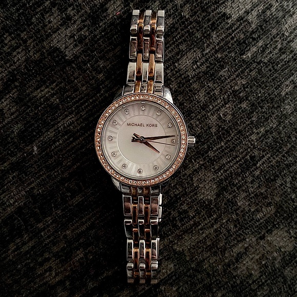 MICHAEL KORS WATCH (limited edition)
Melissa Pavé Two-Tone Watch - Picture 2 of 2